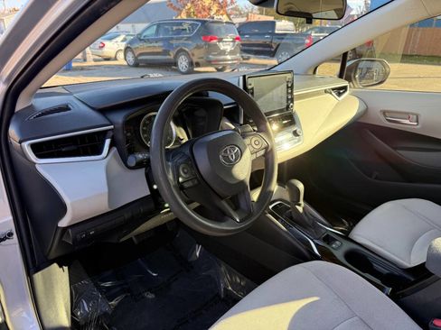 Used 2020 Toyota Corolla LE image 11