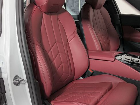 Used 2025 BMW 530i xDrive w/ M Sport Package image 36