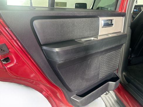 Used 2017 Ford Expedition XLT w/ Equipment Group 201A RWD image 24