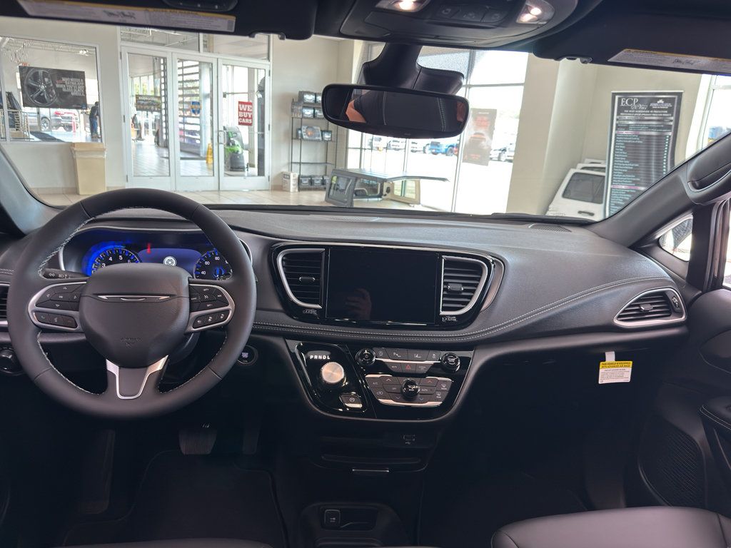 New 2027 Chrysler Pacifica Select FWD image 27