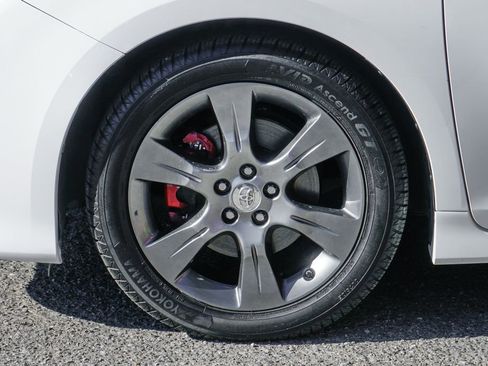Used 2016 Toyota Sienna SE FWD image 44