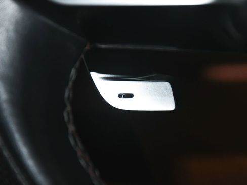 Used 2021 Jaguar F-PACE SVR image 38