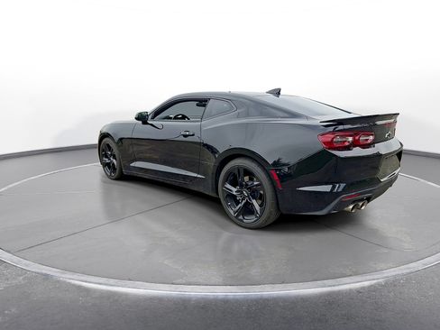 Used 2022 Chevrolet Camaro LT w/ Technology Package RWD image 6