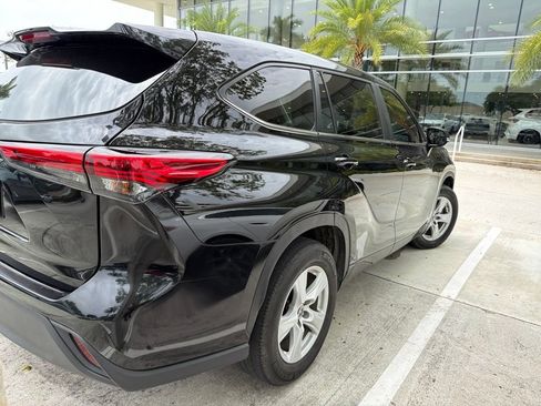 Used 2023 Toyota Highlander L FWD image 4