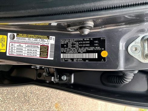 Used 2022 Toyota Highlander XSE AWD/4WD image 9