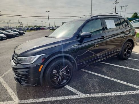 Certified 2023 Volkswagen Tiguan SE R-Line FWD image 9