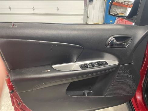 Used 2018 Dodge Journey SE w/ Blacktop Package FWD image 12