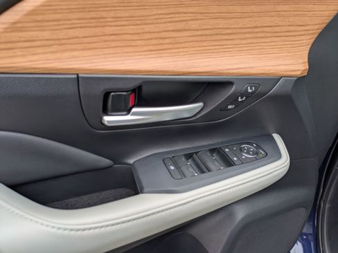 Used 2025 Toyota Grand Highlander AWD Hybrid image 16