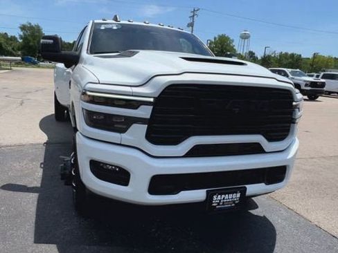 Used 2025 RAM 3500 Laramie AWD/4WD image 3