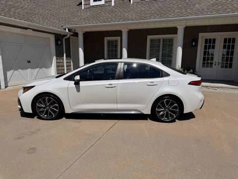 Used 2020 Toyota Corolla XSE FWD image 3
