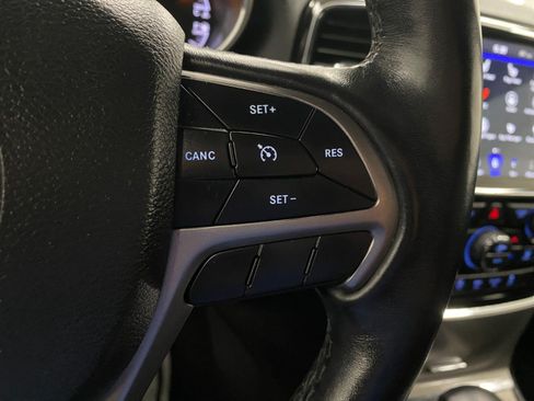 Used 2021 Jeep Grand Cherokee Limited w/ Premium Lighting Group AWD/4WD image 18