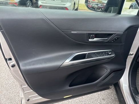 Used 2021 Toyota Venza XLE image 22