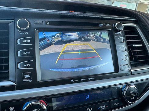 Used 2016 Toyota Highlander Limited AWD/4WD image 29