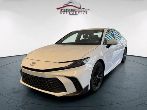 Used 2025 Toyota Camry SE FWD image 4