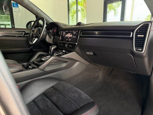 Used 2021 Porsche Cayenne GTS AWD/4WD image 36
