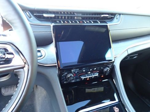 New 2025 Jeep Grand Cherokee Overland w/ Adv Protech Group III image 19