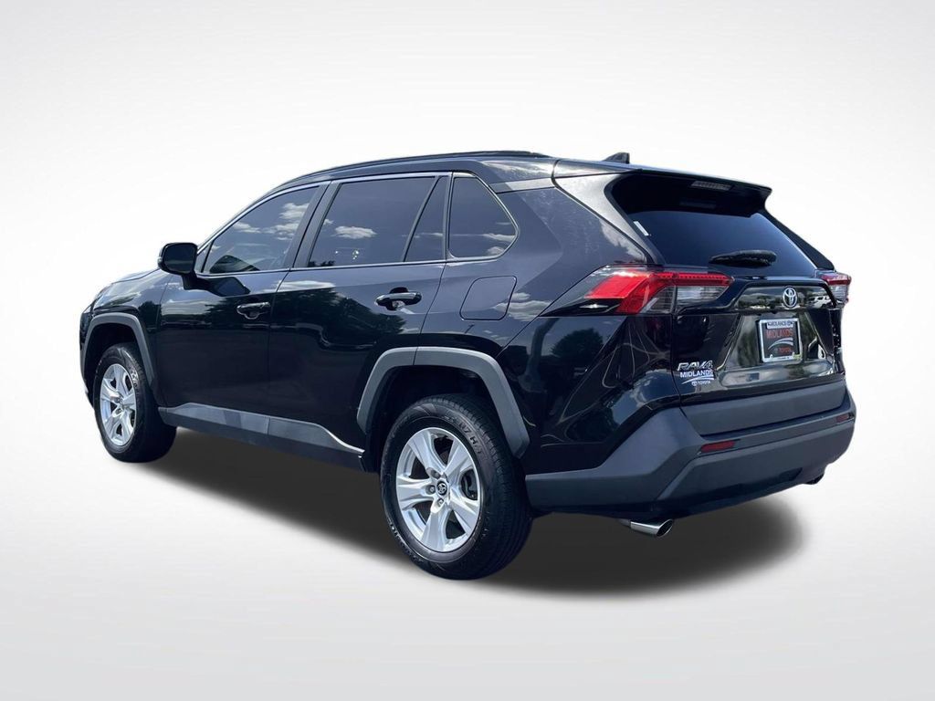 Used 2021 Toyota RAV4 XLE FWD image 4