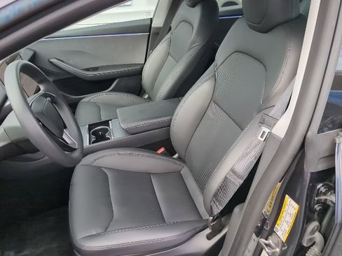 Used 2024 Tesla Model 3 Standard Range image 9