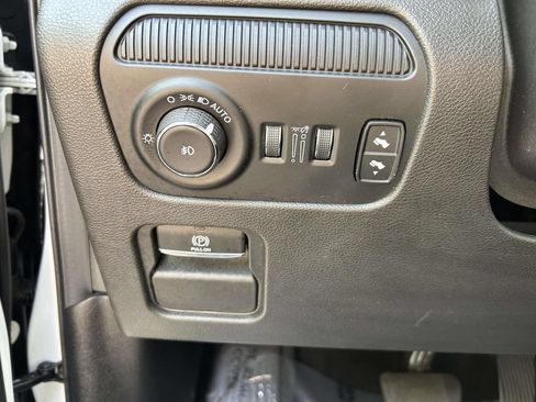 Used 2023 Jeep Wagoneer L Series II AWD/4WD image 22