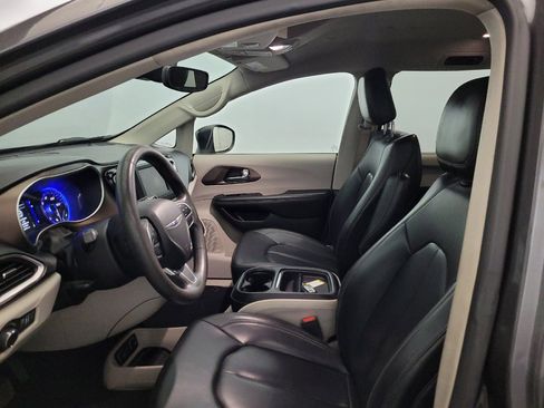 Used 2021 Chrysler Voyager Lxi FWD image 17
