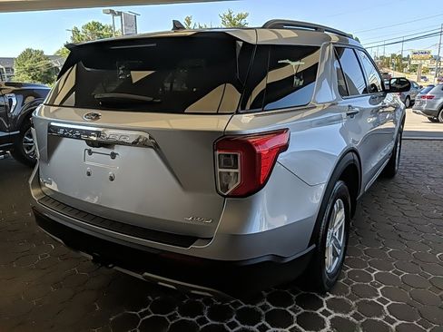 Used 2021 Ford Explorer XLT w/ Equipment Group 202A image 5