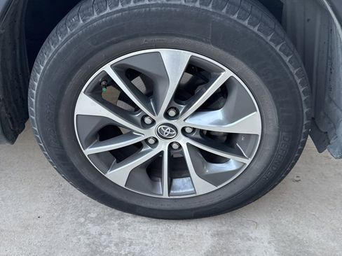 Used 2018 Toyota RAV4 LE Plus image 14