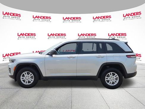 Used 2025 Jeep Grand Cherokee Laredo RWD image 6