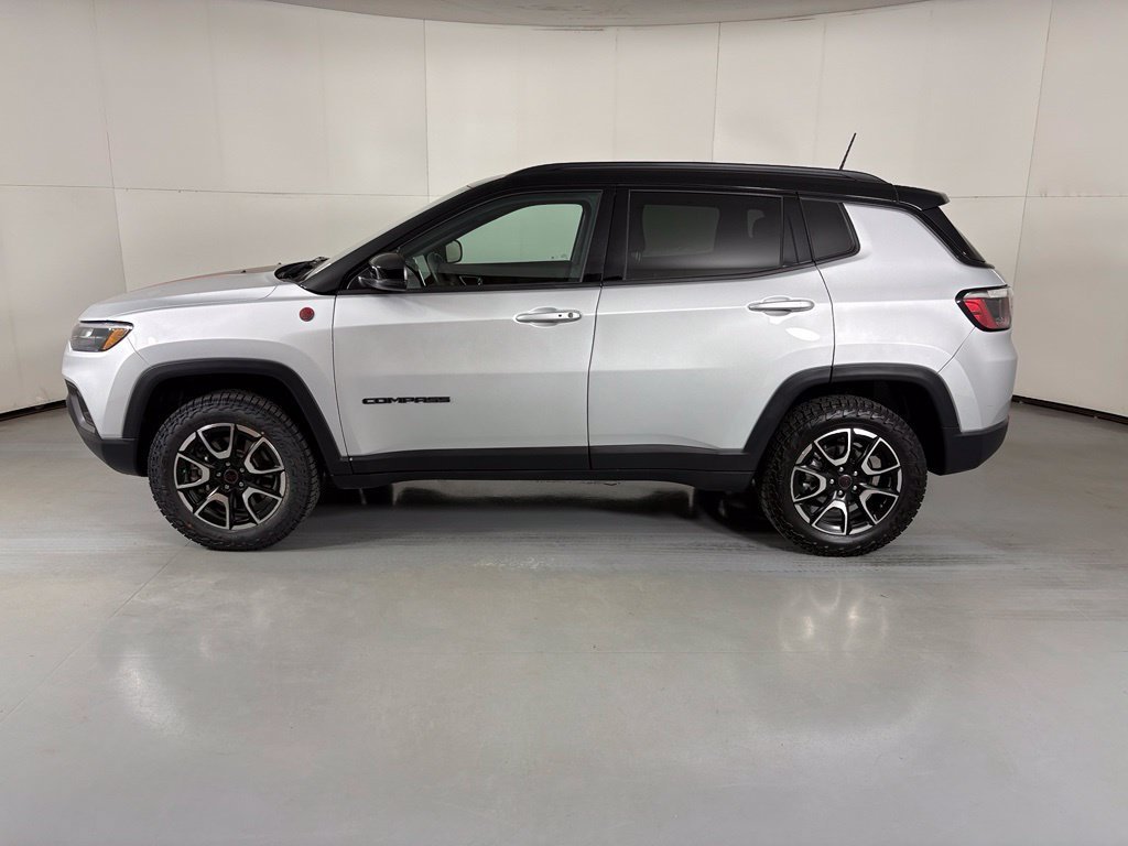 Used 2025 Jeep Compass Trailhawk AWD/4WD image 5