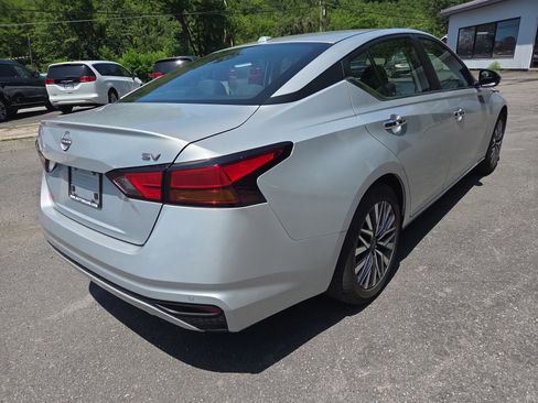 Used 2023 Nissan Altima 2.5 SV image 3