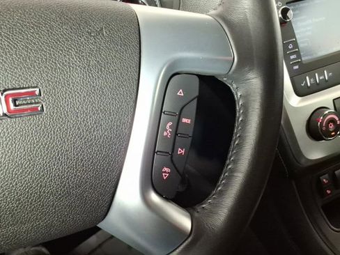 Used 2016 GMC Acadia SLE FWD image 17