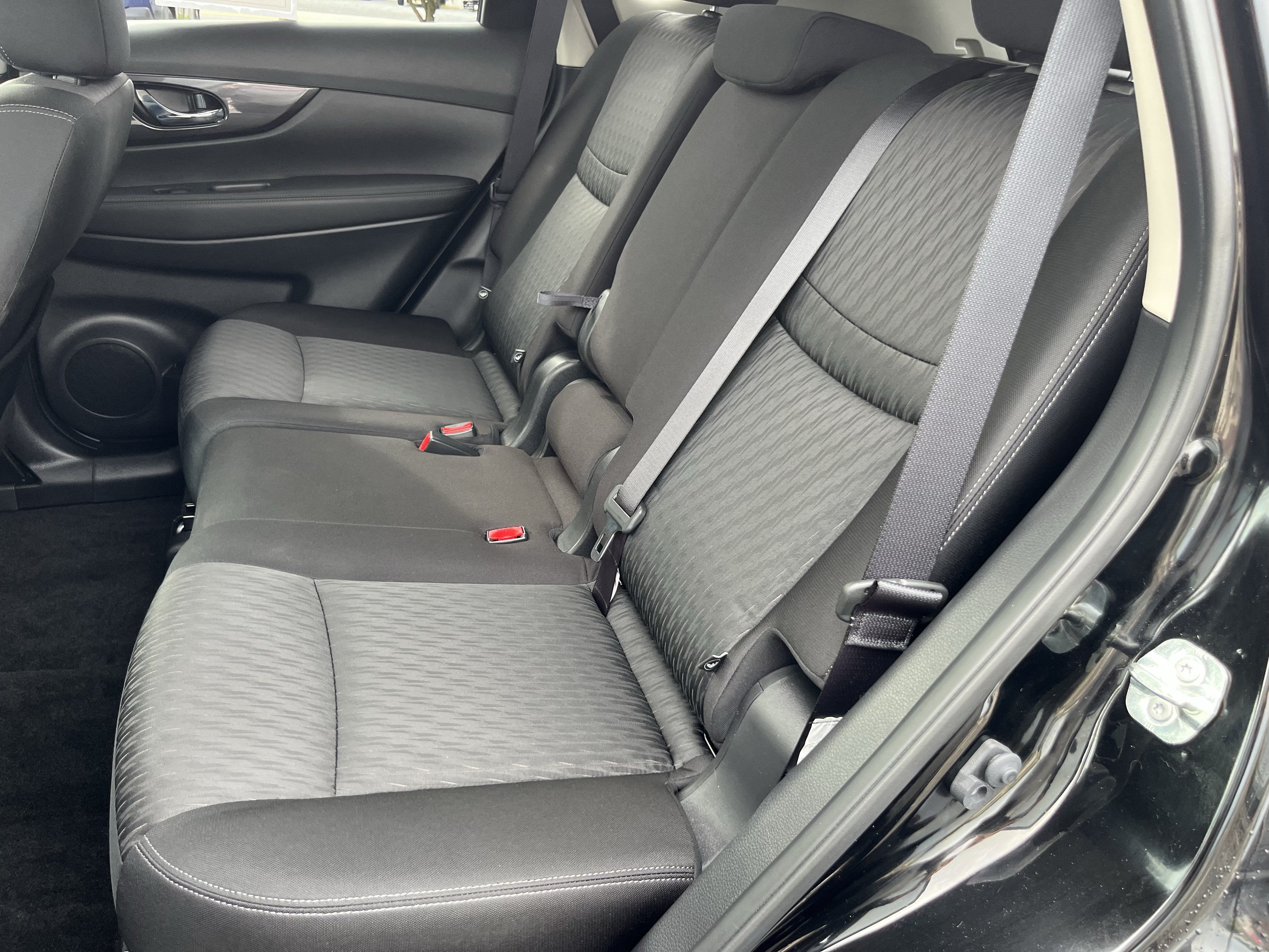 Used 2019 Nissan Rogue SV w/ Premium Package AWD/4WD image 18