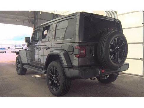 Used 2025 Jeep Wrangler Unlimited Sahara AWD/4WD image 4