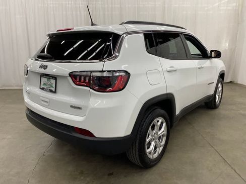 Used 2024 Jeep Compass Latitude AWD/4WD image 6