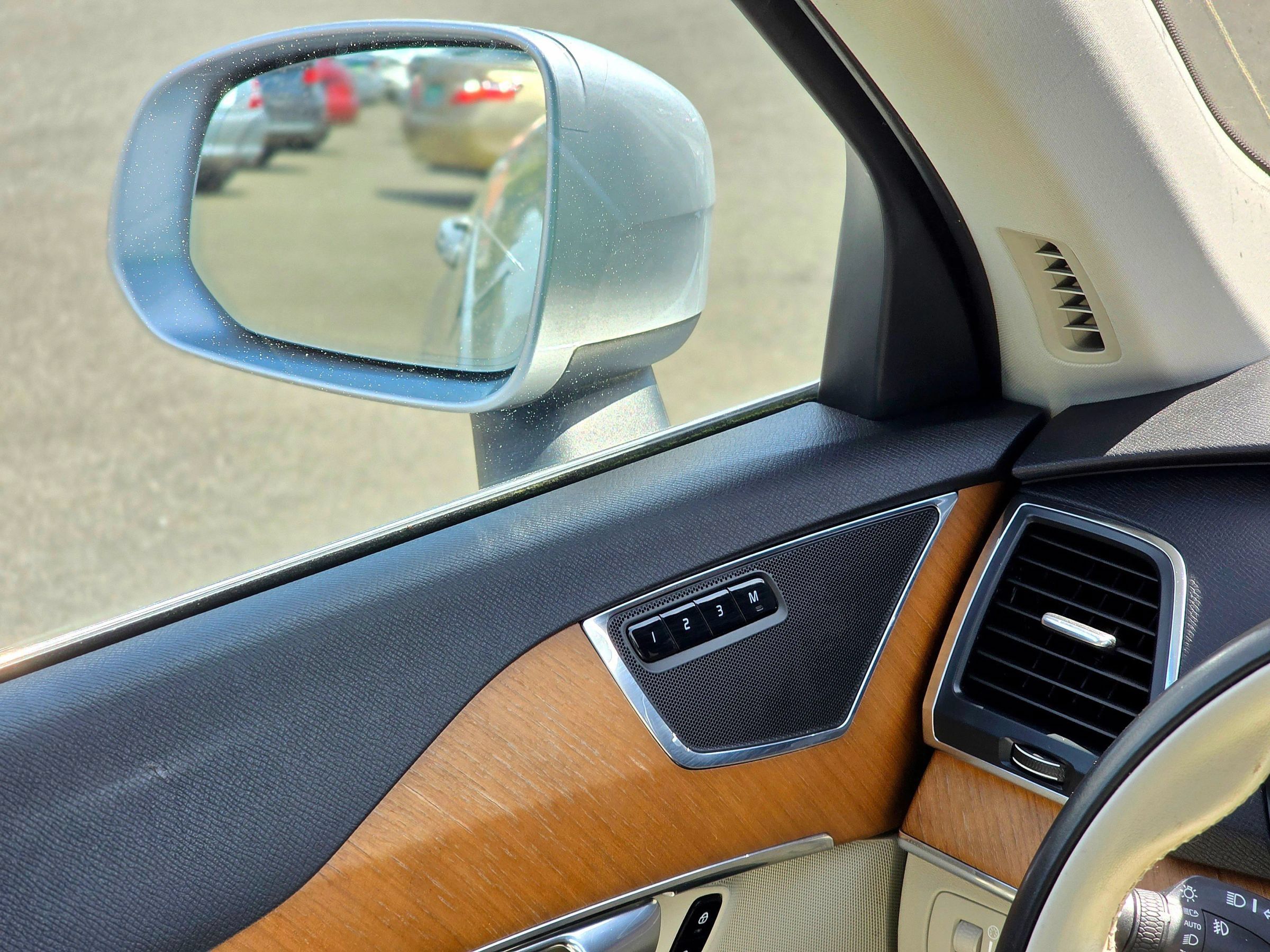 Used 2021 Volvo XC90 T6 Momentum AWD/4WD image 15