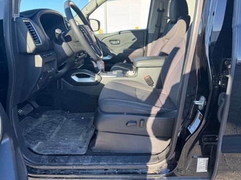 Used 2022 Nissan Frontier SV w/ Technology Package image 11