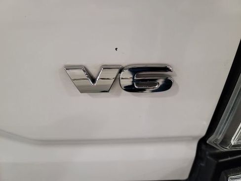 Used 2022 Toyota Tacoma TRD Off-Road AWD/4WD image 9