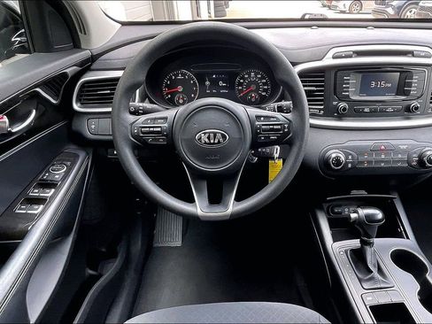 Used 2017 Kia Sorento LX FWD image 5