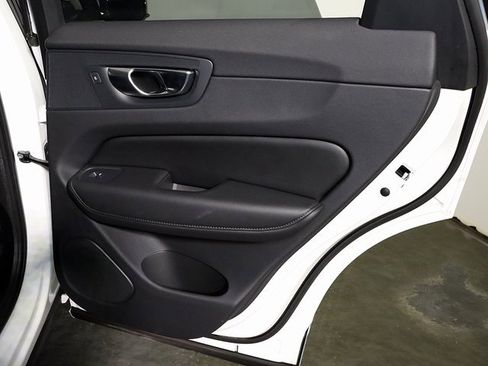 Used 2025 Volvo XC60 B5 Plus image 31