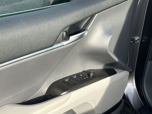 Used 2024 Toyota Camry SE image 15