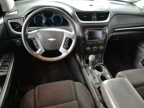 Used 2017 Chevrolet Traverse LT w/ Style and Technology Package FWD image 10