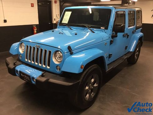 Used 2018 Jeep Wrangler Unlimited Sahara w/ Dual Top Group AWD/4WD image 6