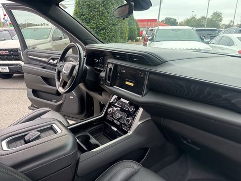 Used 2022 GMC Yukon XL Denali w/ Denali Ultimate Package image 15