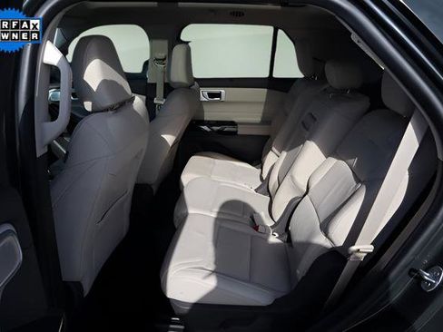 Used 2023 Ford Explorer Platinum w/ Premium Technology Package image 24