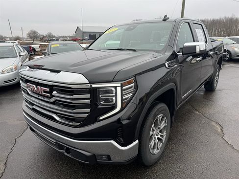 Used 2024 GMC Sierra 1500 SLT image 4