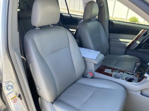 Used 2013 Toyota Highlander Limited AWD/4WD image 21