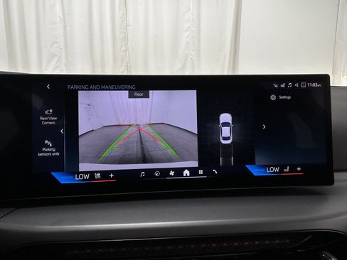 Used 2025 BMW 230i xDrive Coupe w/ Premium Package image 18