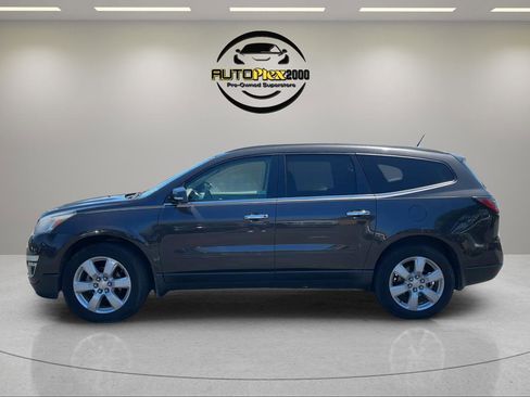 Used 2016 Chevrolet Traverse LT w/ Style and Technology Package FWD image 4