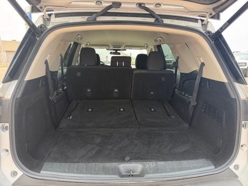 Used 2025 Nissan Pathfinder SV FWD image 16