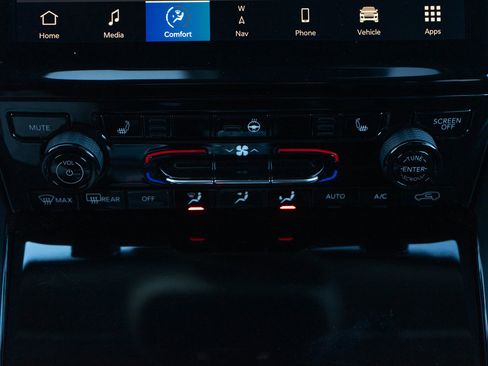 Used 2023 Jeep Grand Cherokee Limited w/ Trailer Tow Prep Group (B) image 16