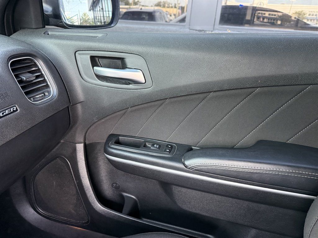 Used 2020 Dodge Charger SXT RWD image 29